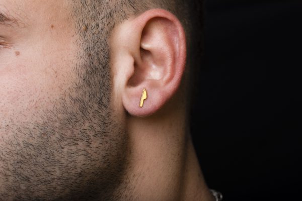 ⁦עגילי סכין זהב צמודים⁩ – תמונה ⁦2⁩